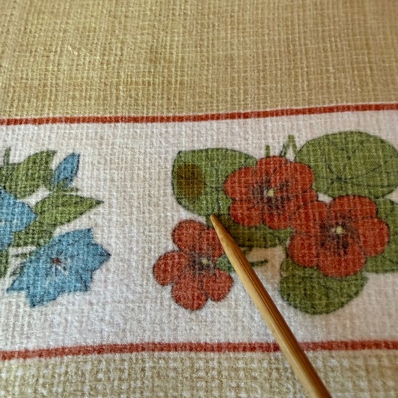 Vintage Flannel Tablecloth Floral Border 40x44 Farmhouse Cottage Retro - Picture 3 of 8